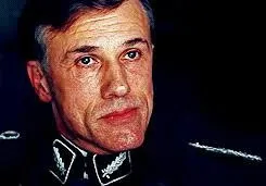 Строгий взгляд с допроса