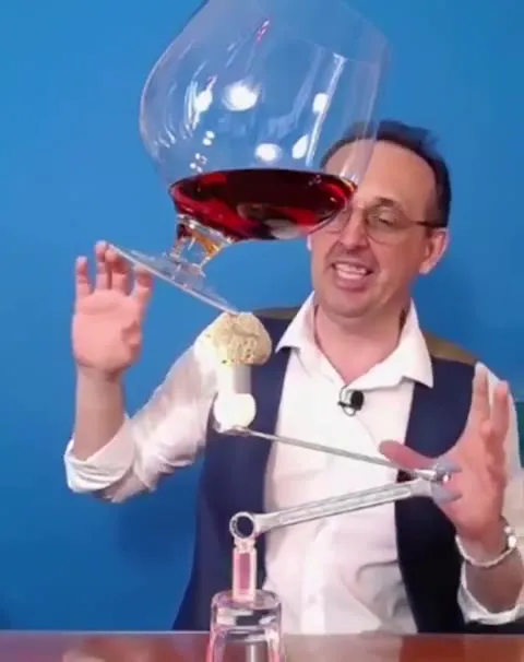 Эксперимент с бокалом вина