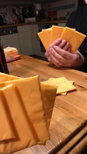 Раздача сырных карт