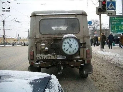 УАЗ со встроенными часами